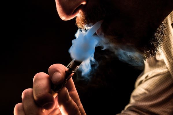 The Benefits of Vaping vs. Smoking Weed