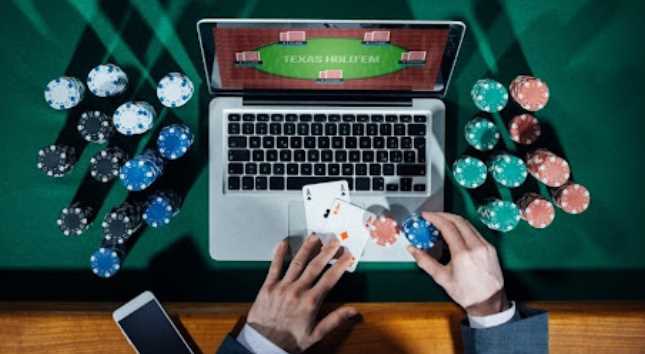 What Are the Advantages of Playing at Online Casinos