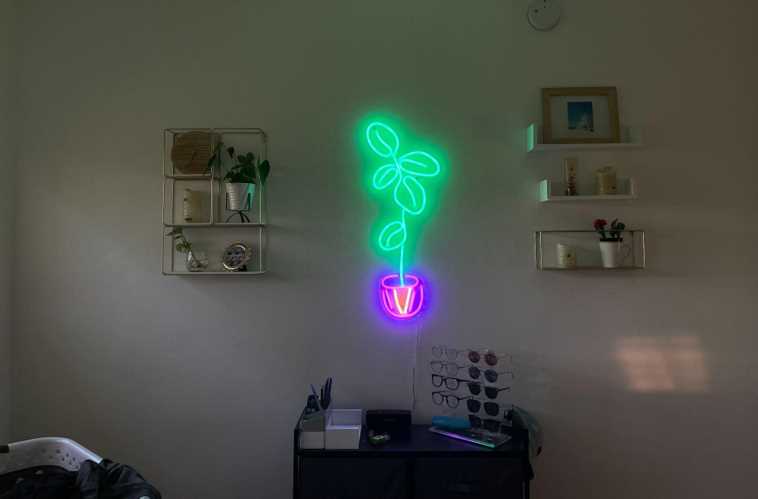 Use Green Neon Lights Signs For Home Decor