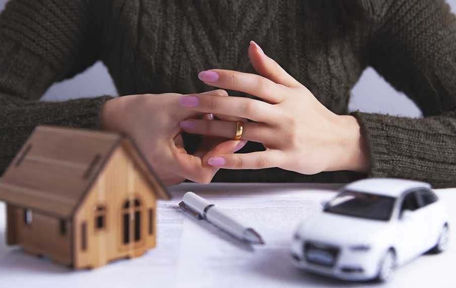 7 Things To Ask Your Lawyer Before Selling Your House During Divorce