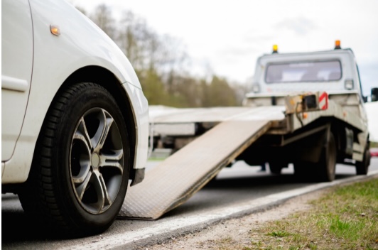 This Is How to Choose an EV Towing Service