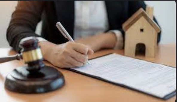 What Does an Estate Lawyer Do?